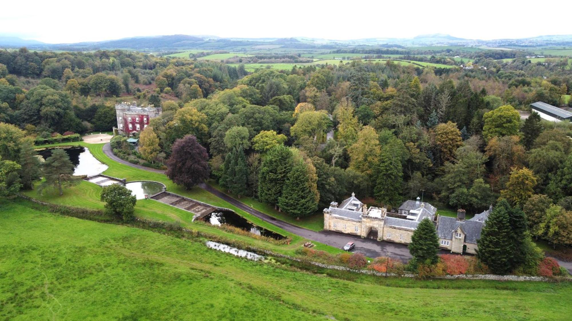 Cloncaird Castle Estate Hébergement de vacances *